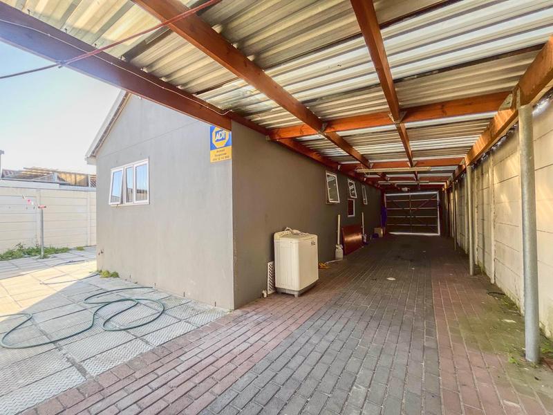 3 Bedroom Property for Sale in Pelikan Park Western Cape